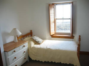 cellardyketwinbedroom.039medium.jpg